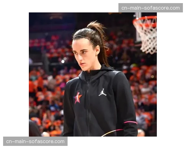 WNBA球星凯特琳·克拉克现身NBA季后赛广告